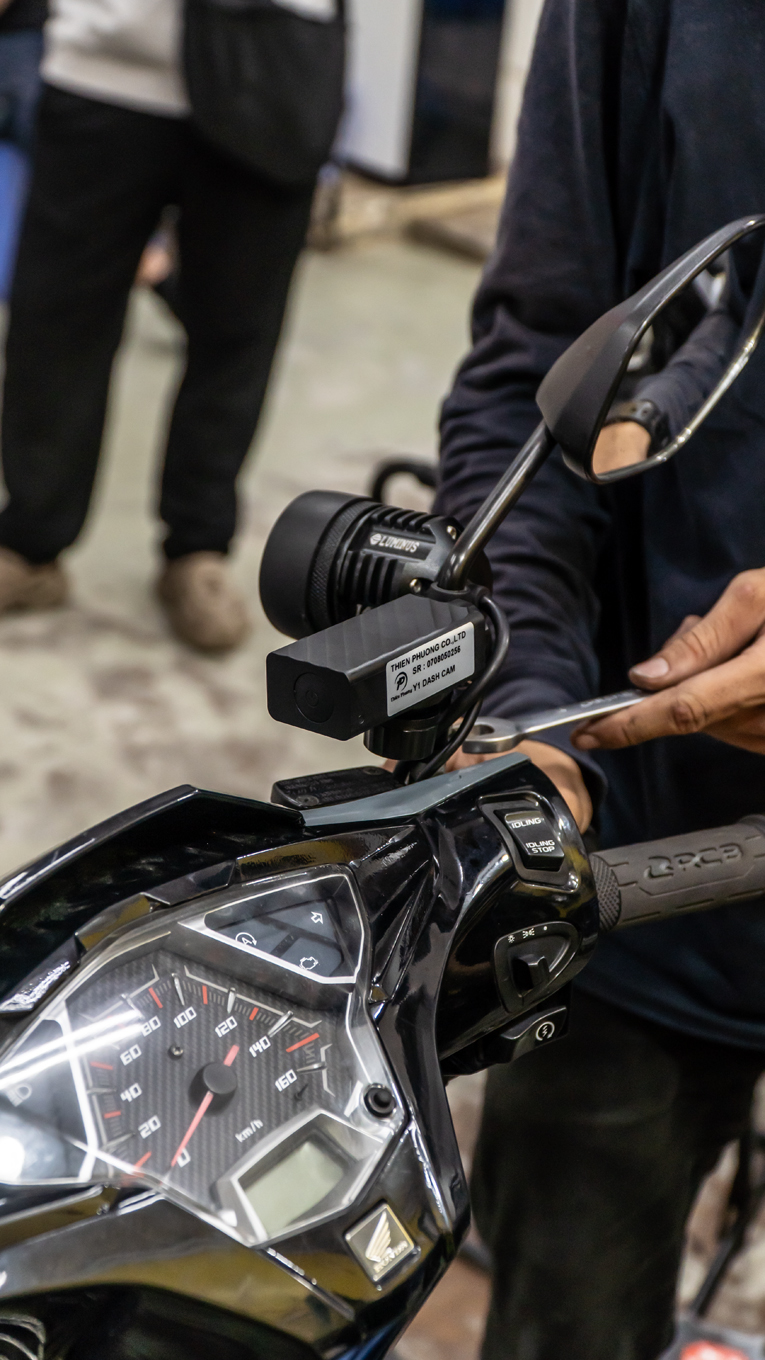 Chi tiết camera hành trình sau khi lắp