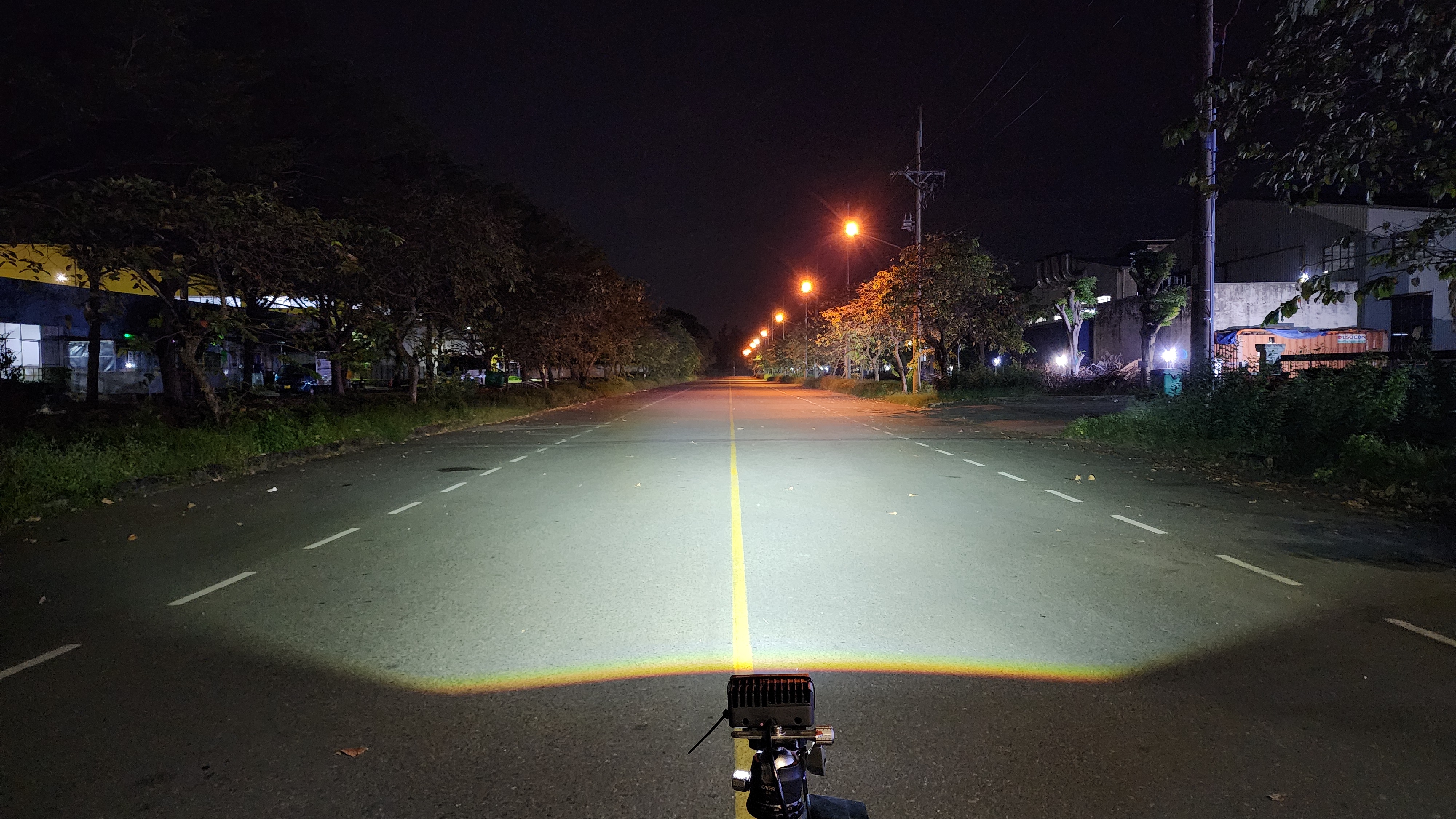 Ánh sáng cos và pha Aozoom Extra EX2 có đèn đường